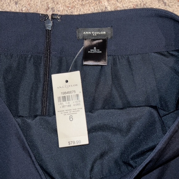 Ann Taylor Skirt Woman’s Pencil Style Knee Length Navy Blue NWT - Picture 3 of 3